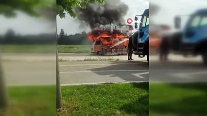Bursa'da kokoreç aracının alev alev yandığı anlar kamerada