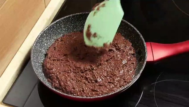 БЕЗ САХАРА, БЕЗ МАСЛА, БЕЗ МУКИ, БЕЗ ДУХОВКИ ВЛАЖНЫЙ БРАУНИ на СКОВОРОДЕ