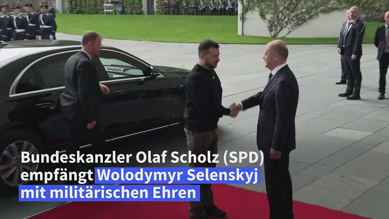Selenskyj von Scholz mit militärischen Ehren empfangen