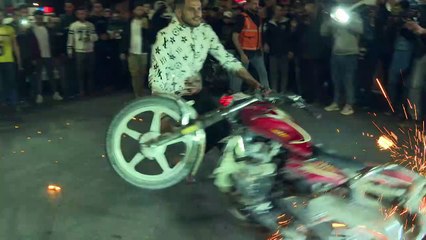 مئات الفلسطينيين يحتفلون "بالنصر" في غزة