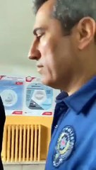 Sandık başında AKP logolu kalem dağıttı