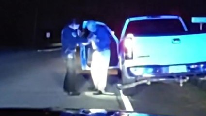 Pensioner gives police officer impromptu dance lesson during traffic stop