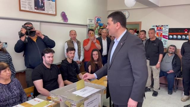 Gültekin Uysal, Oyunu Afyonkarahisar'da Kullandı: Her Bir Oy, Sandığa Cemre Olarak Düşecektir