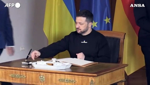 Zelensky in Germania, ricevuto dal presidente Steinmeier e dal cancelliere Scholz
