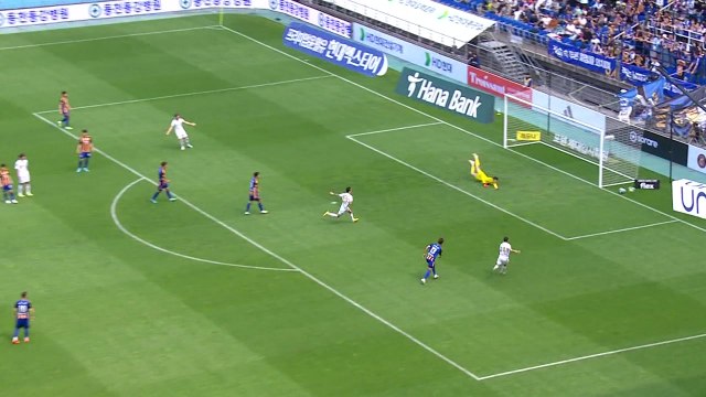 '서울 천적' 울산, 바코 멀티골로 서울 꺾고 선두 질주 / YTN