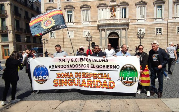 La falta de personal en Cataluña es alarmante, no se cubren las vacantes. - - Los agentes de la Guardia Civil y la Policía Nacional en Cataluña nece