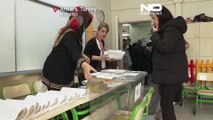 Wähler in der Türkei geben Stimmen ab