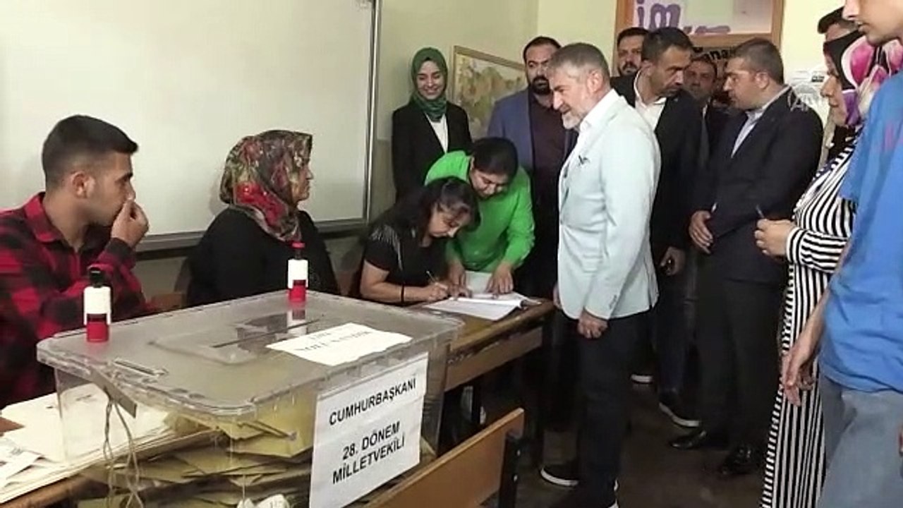 Bakan Nebati, oyunu Mersin'de kullandı