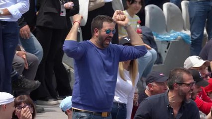 Rune's embarrassing miss delights Rome crowd