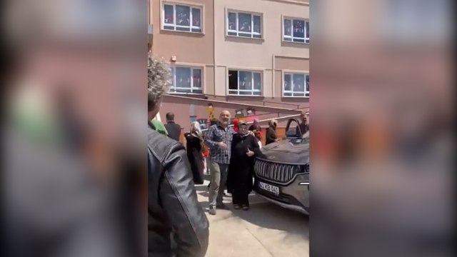 AKP'li başkanın TOGG'u seçim sandığı başında