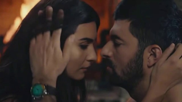 La Hija Del Embajador ❤️ Sancar encuentra a Mavi. Español HD ❤️ (Sefirin Kızı) ❤️ Con Engin Akyürek Y Tuba Büyüküstün ❤️