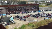 Stop norme Covid, centinaia di migranti al confine tra Stati Uniti e Messico