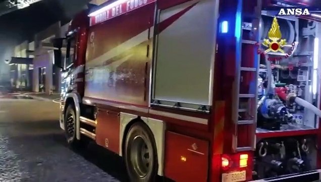 Incendio in un edificio commerciale nel Trevigiano: nessun ferito