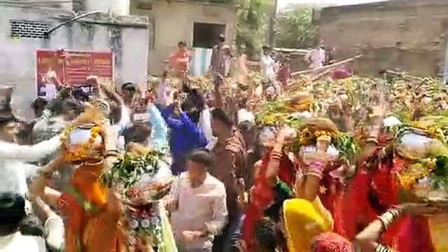 जयकारों के साथ धूमधाम से निकली भव्य कलश यात्रा