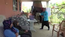 91 yaşındaki annesini bir an olsun yalnız bırakmıyor, bebek gibi bakıyor