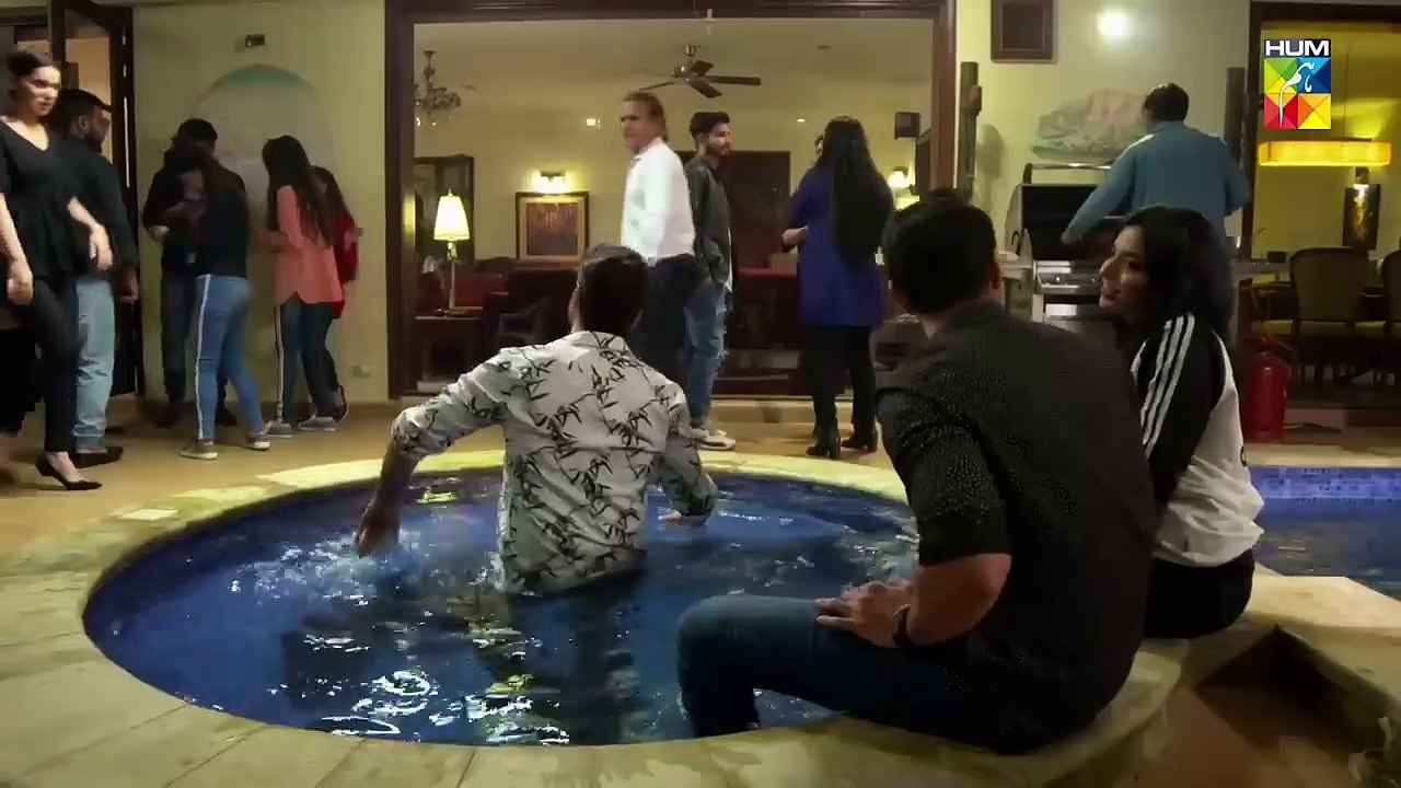 Girl Friends Ke Sath Party !! #haniaamir #durefishan #mohibmirza #dilruba