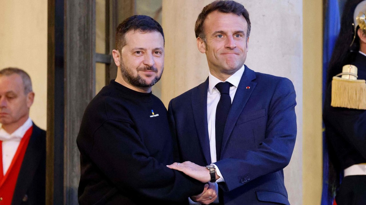 Guerre en Ukraine : Zelensky en visite éclair à...