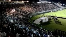 Torcida do Vasco xinga técnico Maurício Barbieri após derrota para o Santos