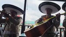 Con mariachis celebran Día de la Madre en negocios de Copán