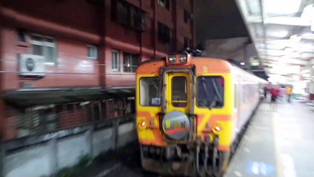 235次柴電列車最後一班列車抵達樹林站The last train of No. 235 diesel train arrived at Shulin Station #忠駝論壇 #fyp #fypシ #train #railway #railroad