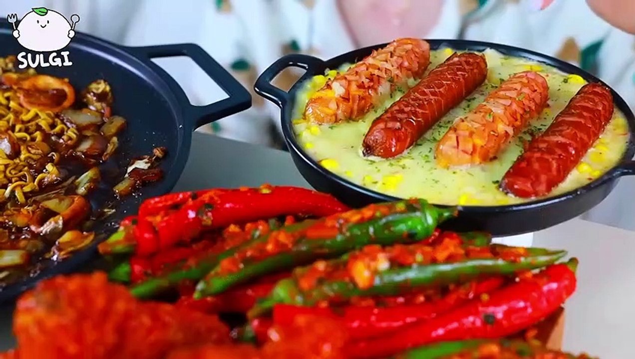 ASMR MUKBANG, Black bean noodles with Seafood. Red pepper Kimchi, Seasoned Chicken, Corn cheese.