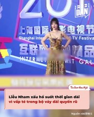 Những cú ngã nhớ đời của sao Cbiz trên thảm đỏ: Kiều Ân chưa "xí hổ" bằng đàn em | Điện Ảnh Net