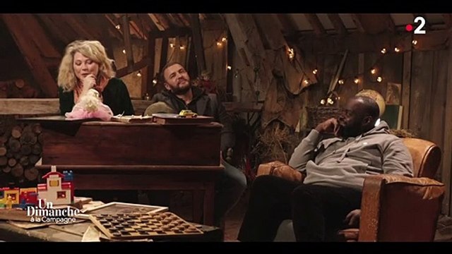 Cécile Bois fond en larmes dans l'émission Un dimanche à la campagne après avoir reçu une surprise de sa meilleure amie Caroline - France 2