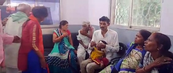 Video- स्टेयरिंग फेल होने से पलटी बस, एक दर्जन घायल