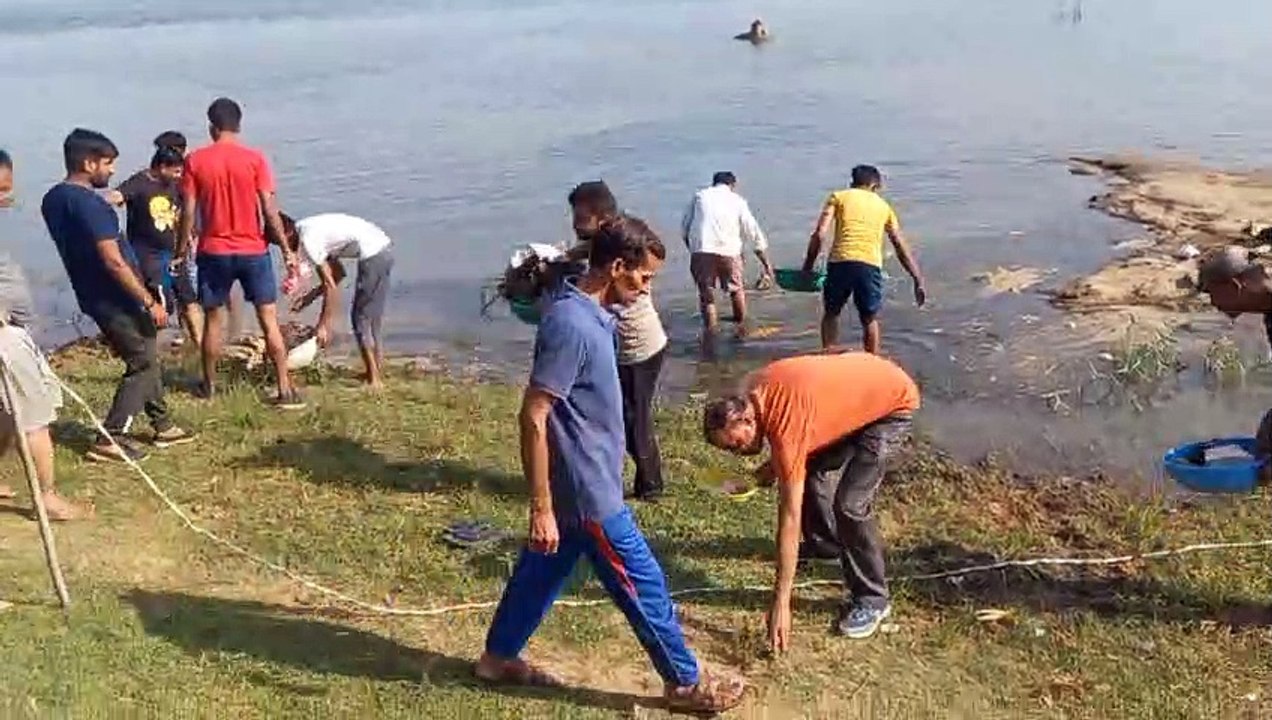 तेज धूप मे भी कम‌ नही उत्साह,पत्रिका अमृतम् जलम् अभियान मे बढ़ चढ़कर हिस्सा ले रहे शहरवासी