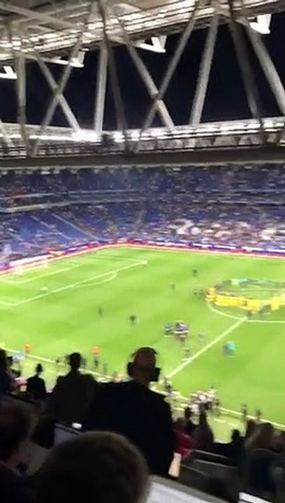 mad. An absolute disgrace. Espanyol fans invading the pitch trying to assault Barça players & staff celebrating their league title. Footage is shocking