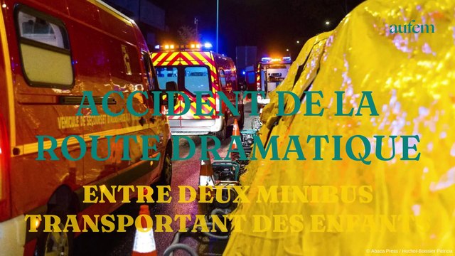 Accident de la route dramatique entre deux minibus transportant des enfants