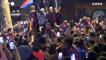 Spagna, i tifosi del Barcellona festeggiano la vittoria della Liga