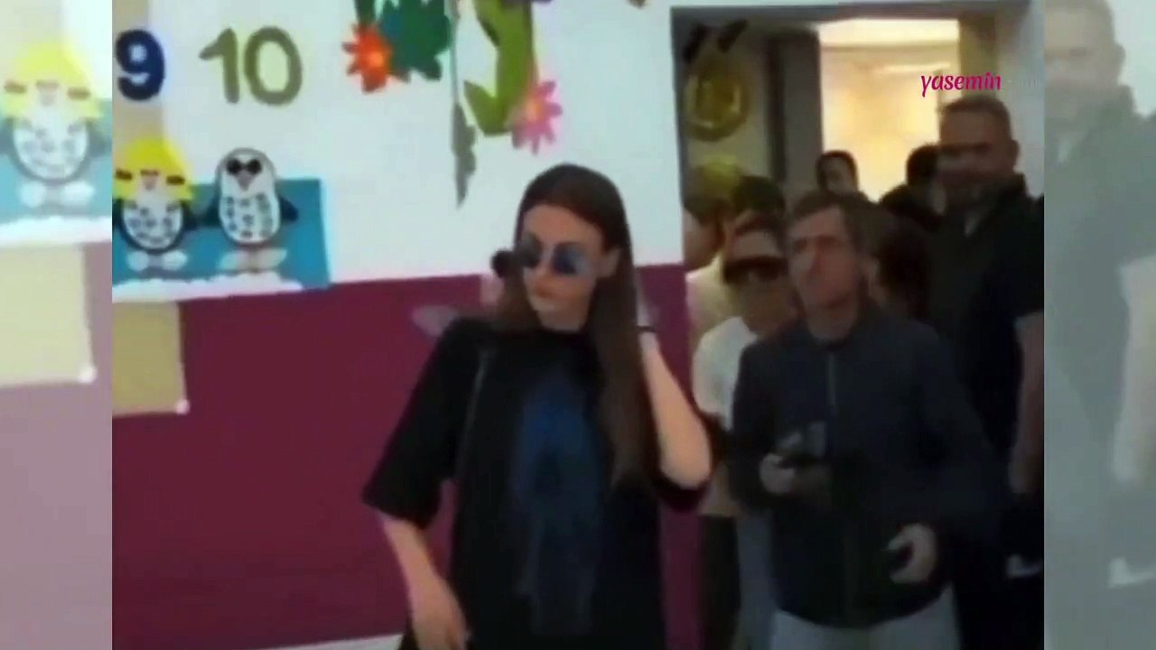 Serenay Sarıkaya'nın seçim kombinin fiyatı dudak uçuklattı! Duyanlar şoke oldu