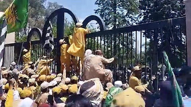 RED ZONE GATE | PDM activists enter Islamabad's red zone