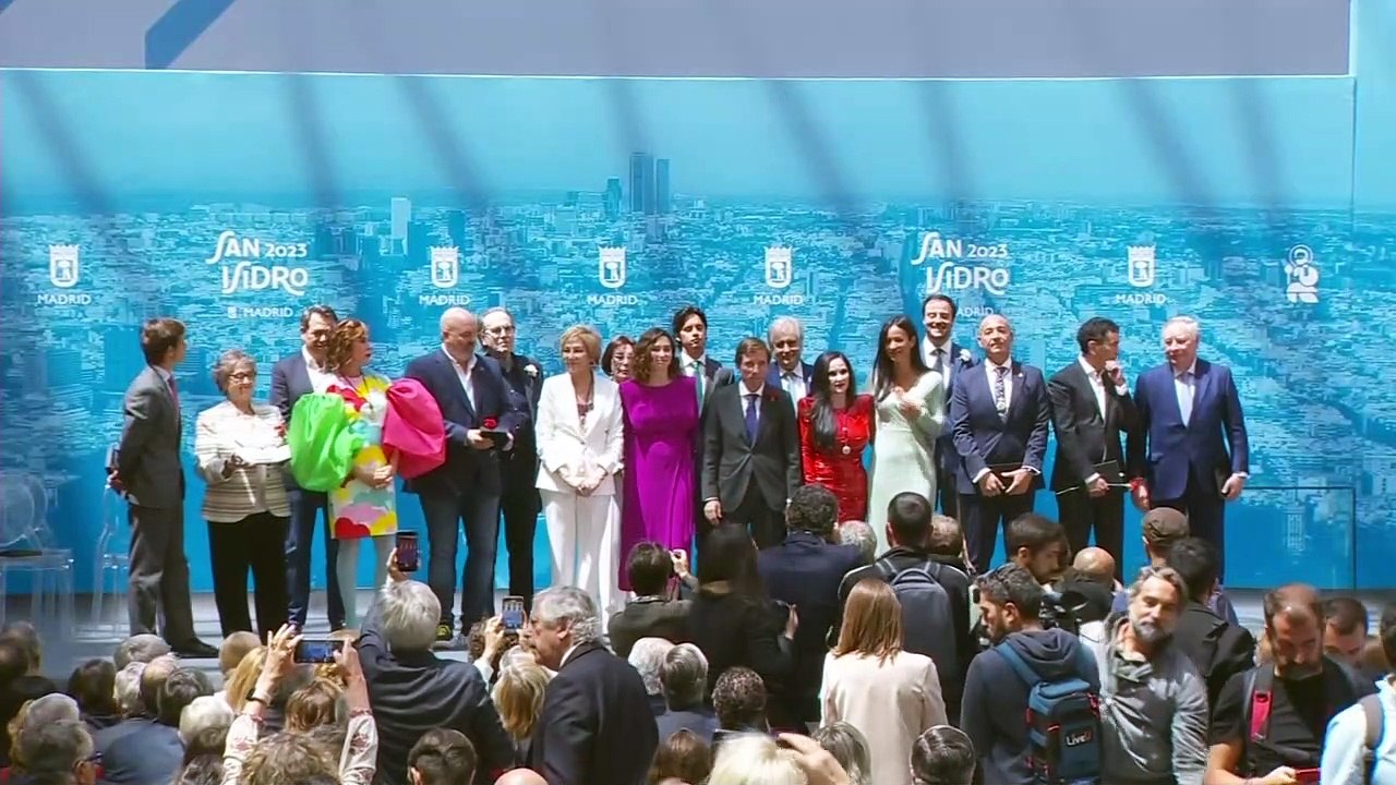 El Palacio de Cibeles celebra la condecoración de las Medallas de Oro y de Madrid