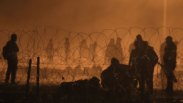 Agentes fronterizos en tono de burla les pusieron la canción ‘La Puerta Negra’ a migrantes en frontera con México