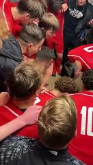LA JOIE DANS LE VESTIAIRE APRES LA VITCOIRE DE NOS U17 DANS LE DERBY !
