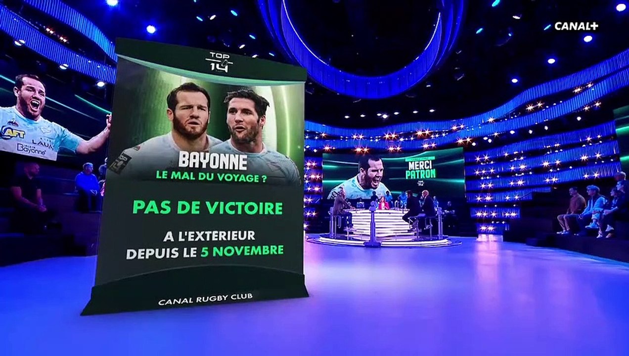 Découvrez les images insolites d'un homme entièrement nu faisant des roulades en plein duplex sur Canal+ dans le "Canal Rugby Club"