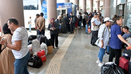 Oylarını kullanan Hataylılar dönüyor