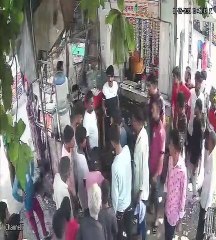 SURAT VIDEO/ समाज कंटकों ने युवक को पीटा