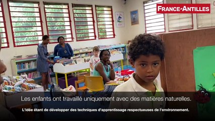 Exposition d'un livre pédagogique à la bibliothèque Schoelcher de Fdf