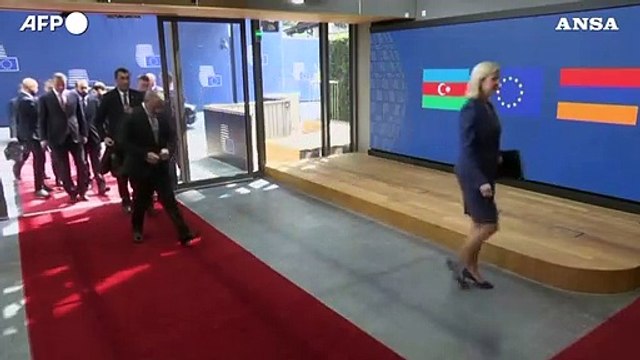 Armenia e Azerbaigian guardano all'Ue per la pace