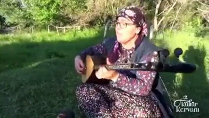 Sultan Bacı Tüm Askerlerimiz İçin Yaylada Türkü Söyledi Şu Kışlanın Kapısına