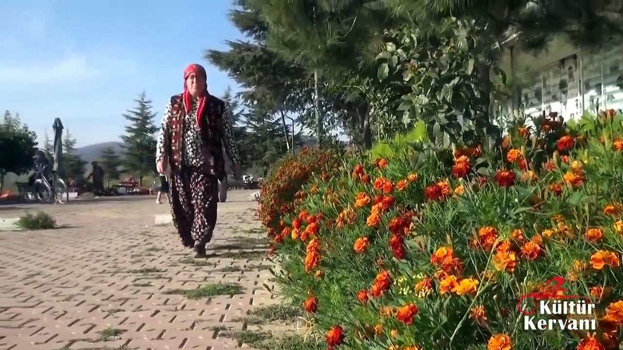 Yollar Seni Gide Gide Usandım Sultan Bacı