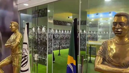 Mausoléu de Pelé tem camisas do Santos, do Cosmos e da Seleção; veja detalhes do local