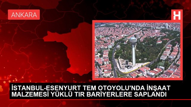 İSTANBUL-ESENYURT TEM OTOYOLU'NDA İNŞAAT MALZEMESİ YÜKLÜ TIR BARİYERLERE SAPLANDI