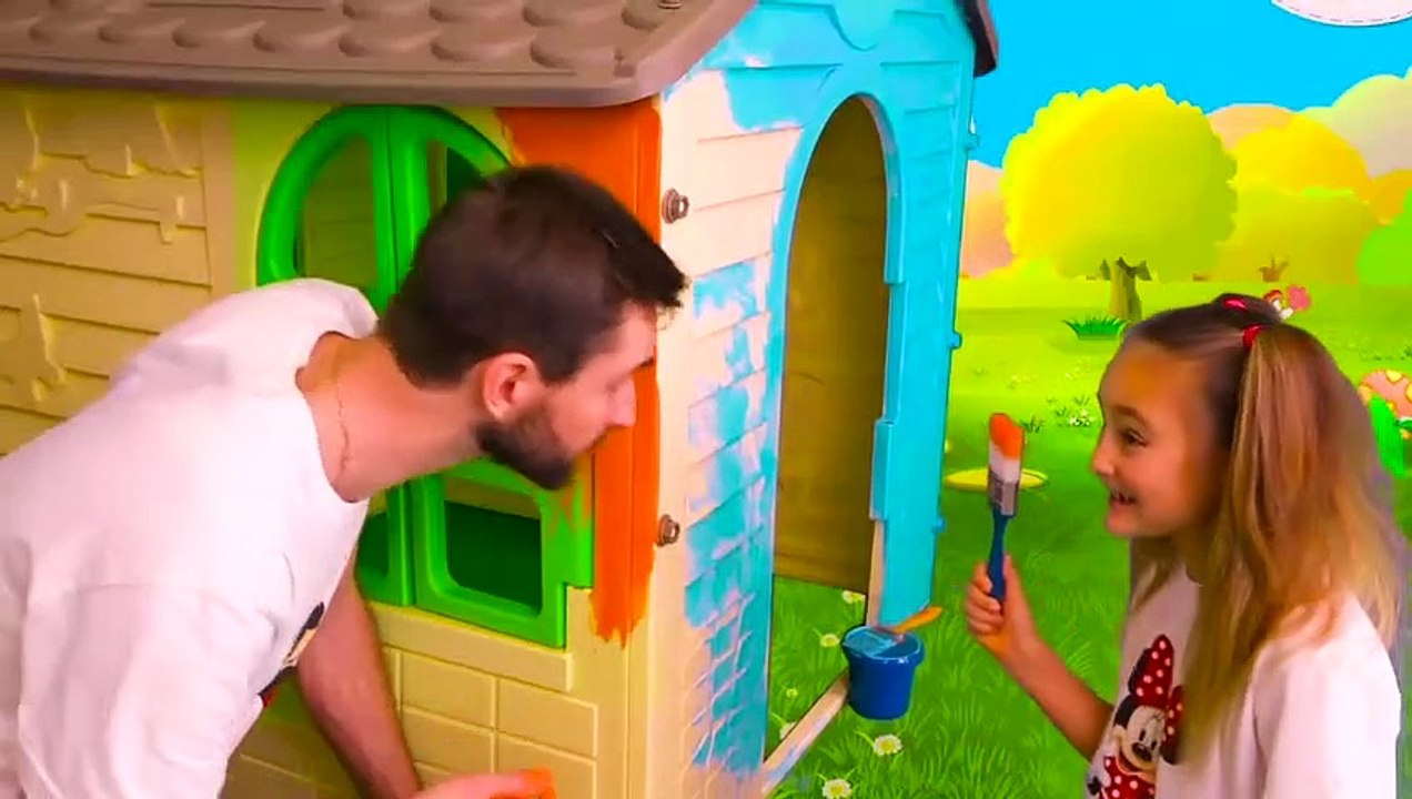 Sasha builds and Paints Colored Playhouses with Toy Blocks