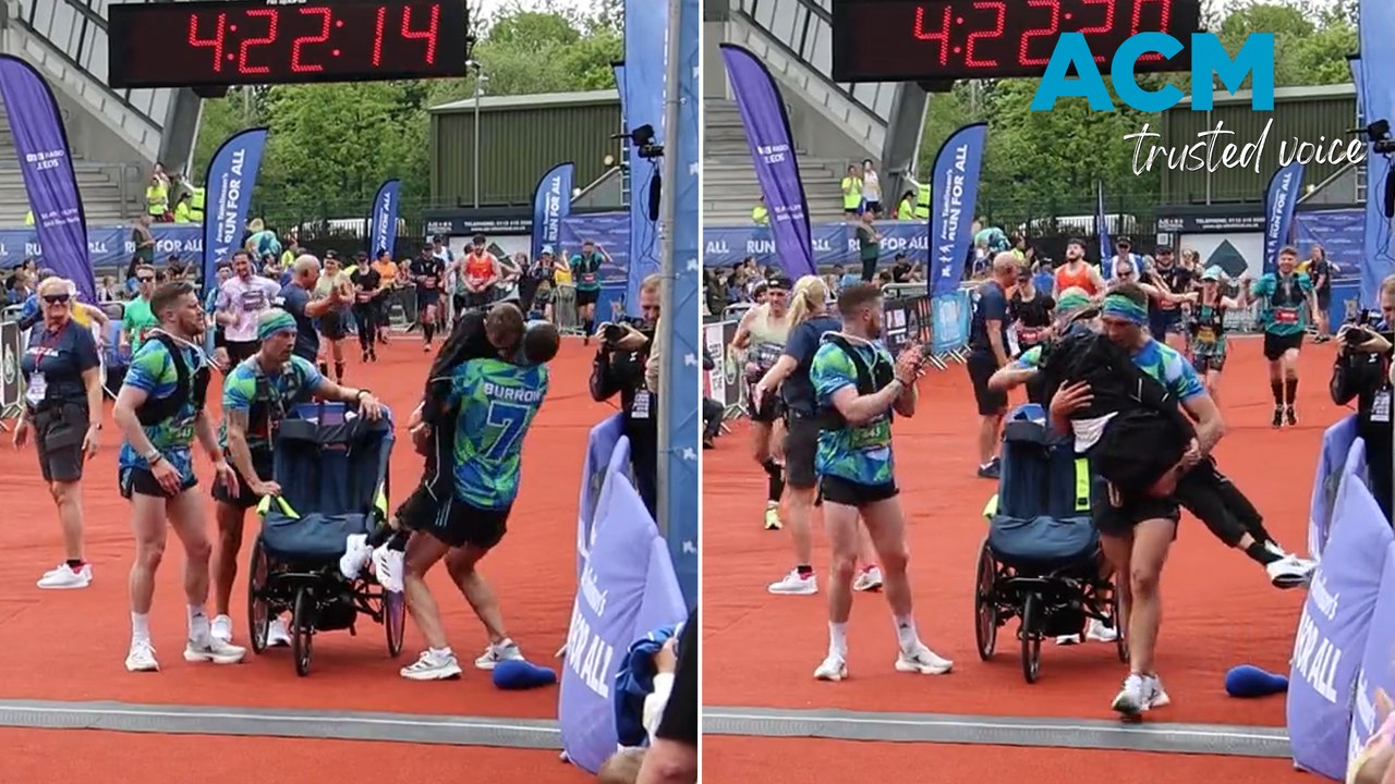 Marathoner carries teammate over the finish line of Rob Burrow Leeds Marathon