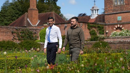 젤렌스키 또 英 깜짝 방문...수낵 "장거리 공격용 드론 지원" / YTN