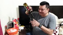 bebiendo una botella de vino tinto para platicar con todos mis seguidores enviando saludos y pasandola bien